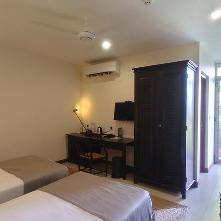 Rivora Heights Hotel Канди Екстериор снимка
