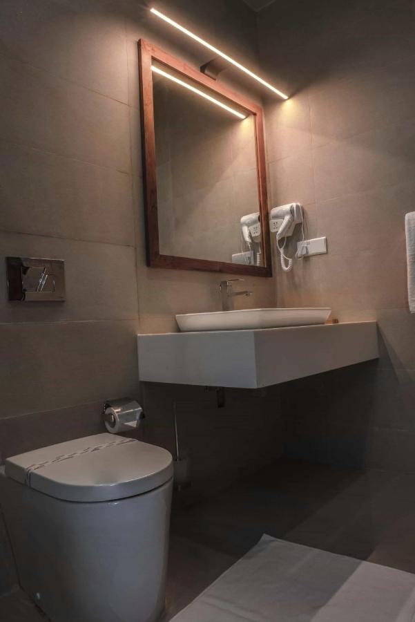 Rivora Heights Hotel Канди Екстериор снимка