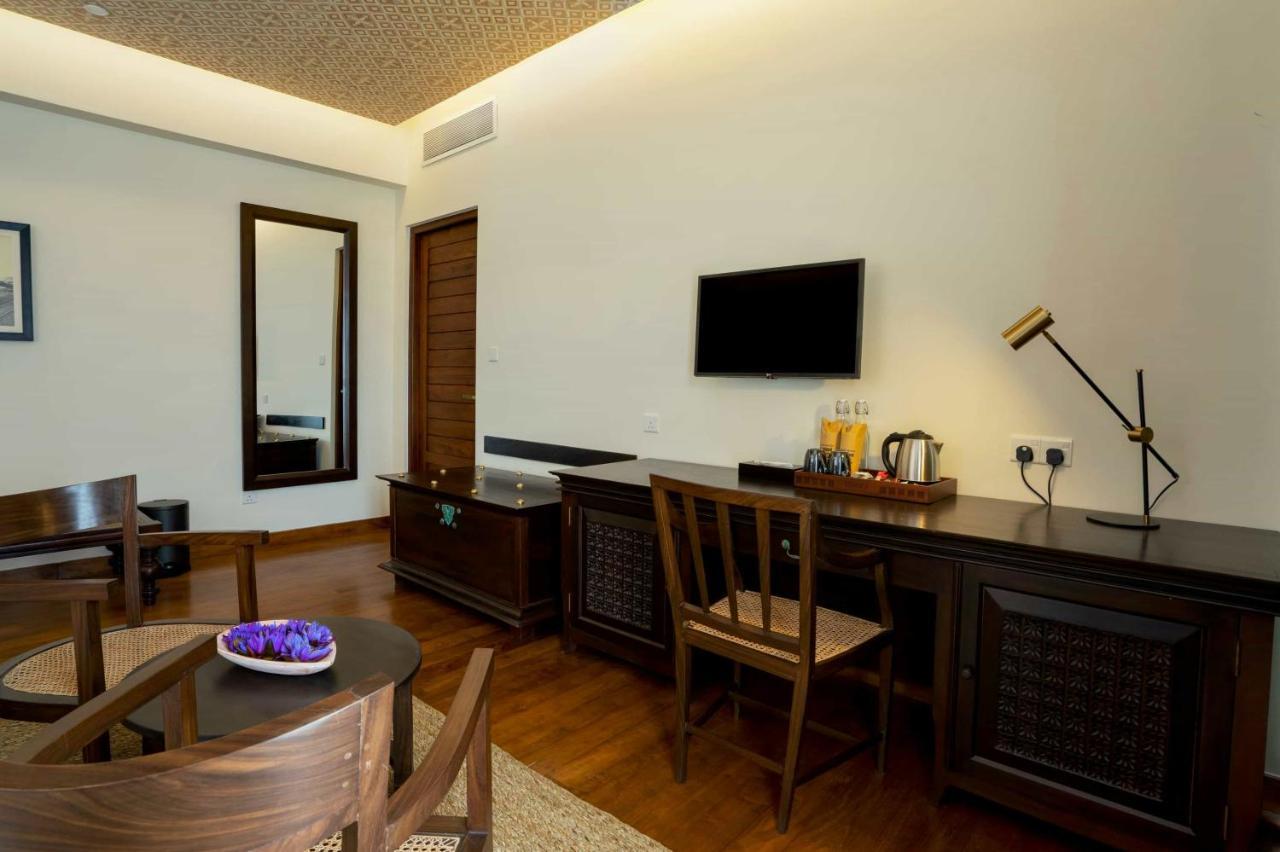 Rivora Heights Hotel Канди Екстериор снимка