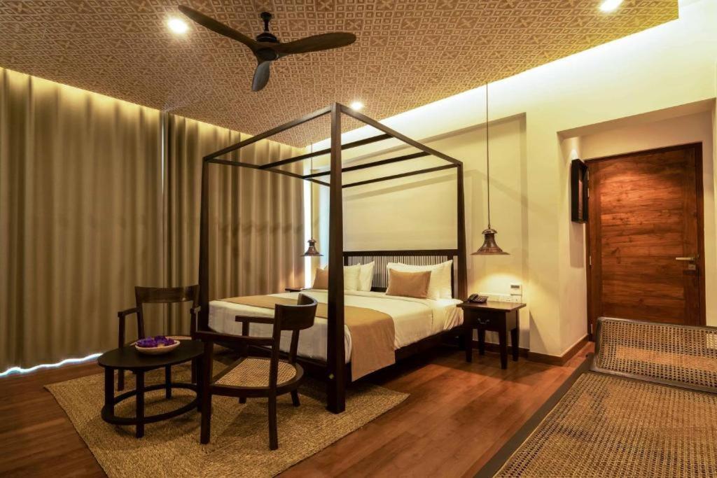 Rivora Heights Hotel Канди Екстериор снимка