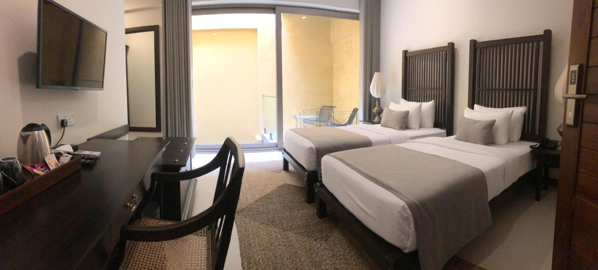 Rivora Heights Hotel Канди Екстериор снимка