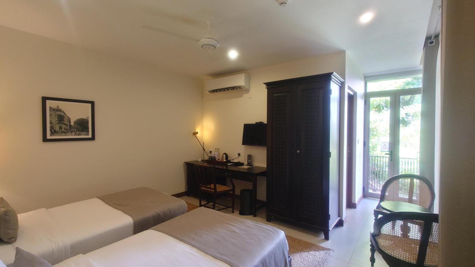 Rivora Heights Hotel Канди Екстериор снимка